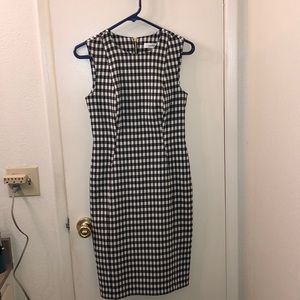 Calvin Klein Black And White Pattern Sheath Dress